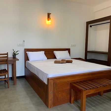 Ceylon Surf Guest And Restaurant Bed & Breakfast Weligama Exterior photo