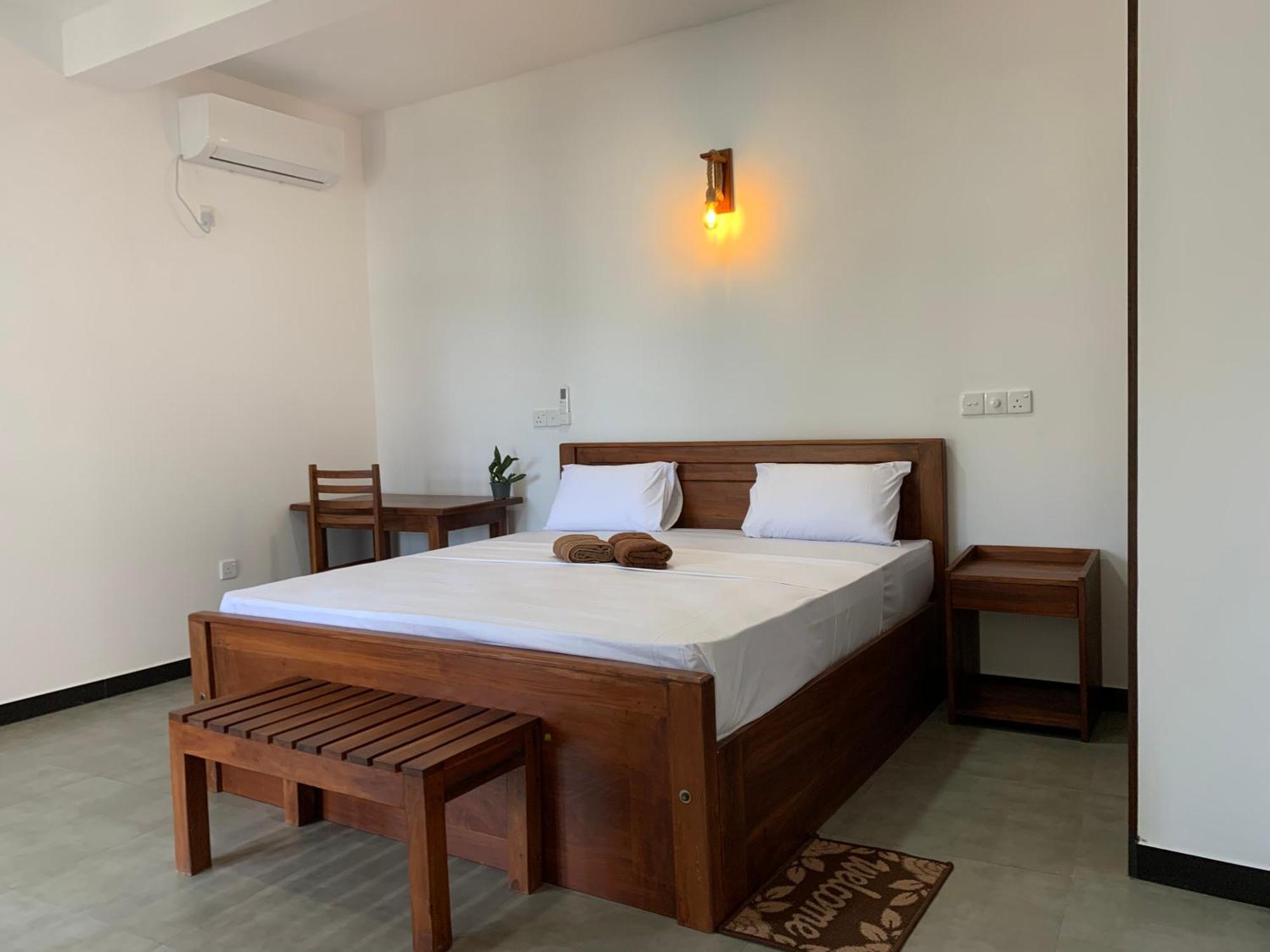 Ceylon Surf Guest And Restaurant Bed & Breakfast Weligama Exterior photo