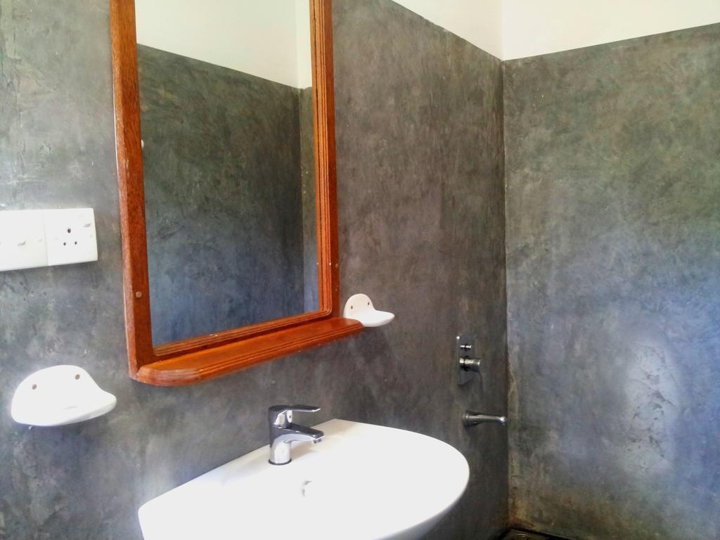 Ceylon Surf Guest And Restaurant Bed & Breakfast Weligama Room photo