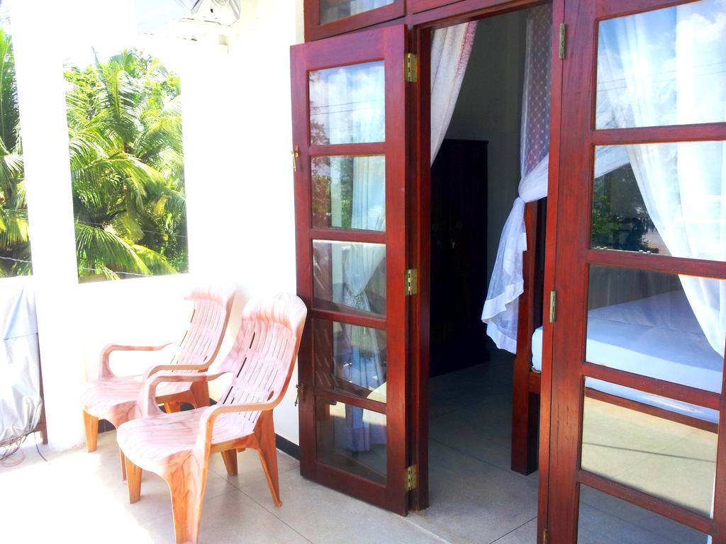 Ceylon Surf Guest And Restaurant Bed & Breakfast Weligama Room photo